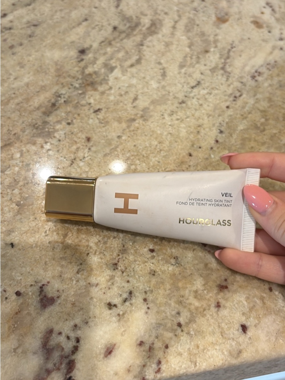Hourglass Veil Hydrating Skin Tint — shade 10